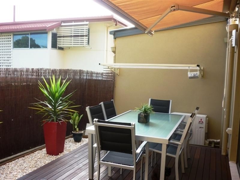Unit 2/9 Bingera Terrace, Caloundra QLD 4551