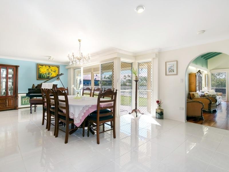 6 Greenvale Court, Little Mountain QLD 4551