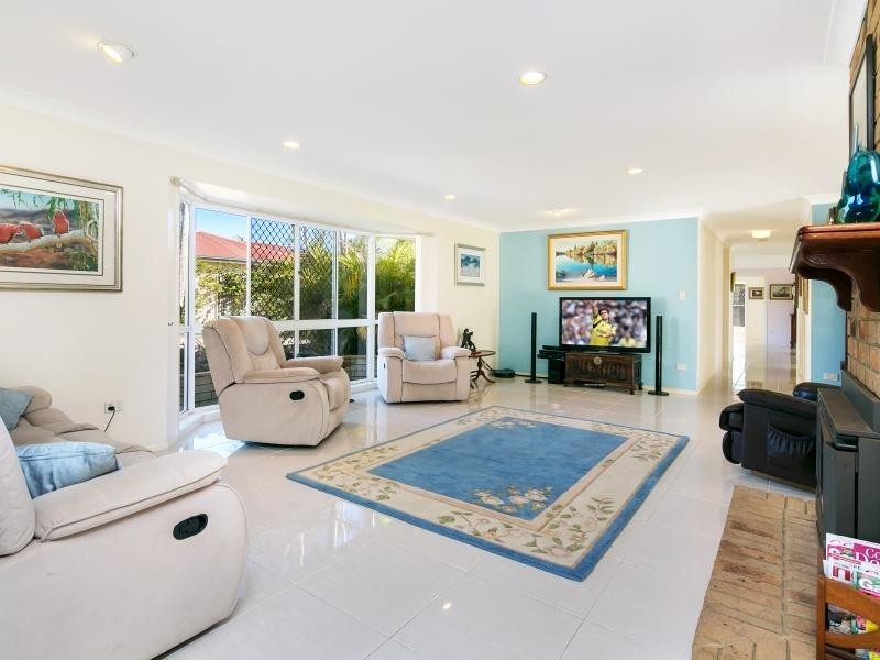 6 Greenvale Court, Little Mountain QLD 4551