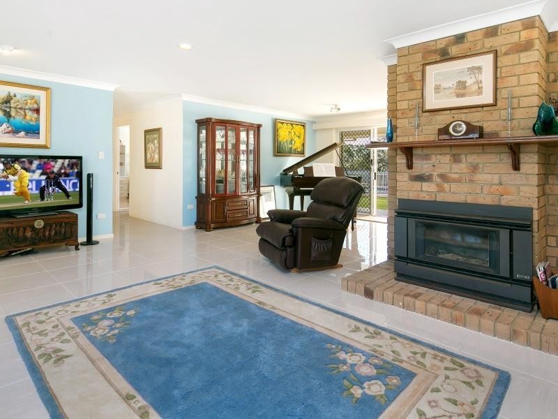 6 Greenvale Court, Little Mountain QLD 4551