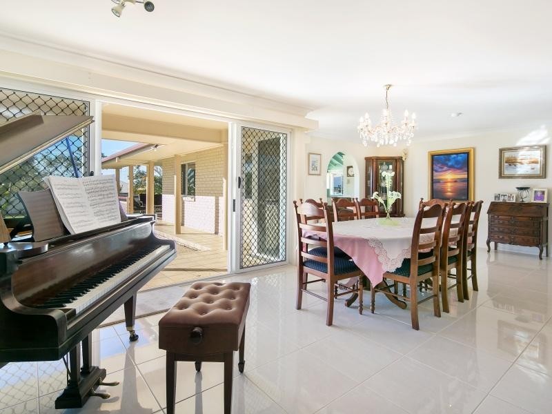 6 Greenvale Court, Little Mountain QLD 4551