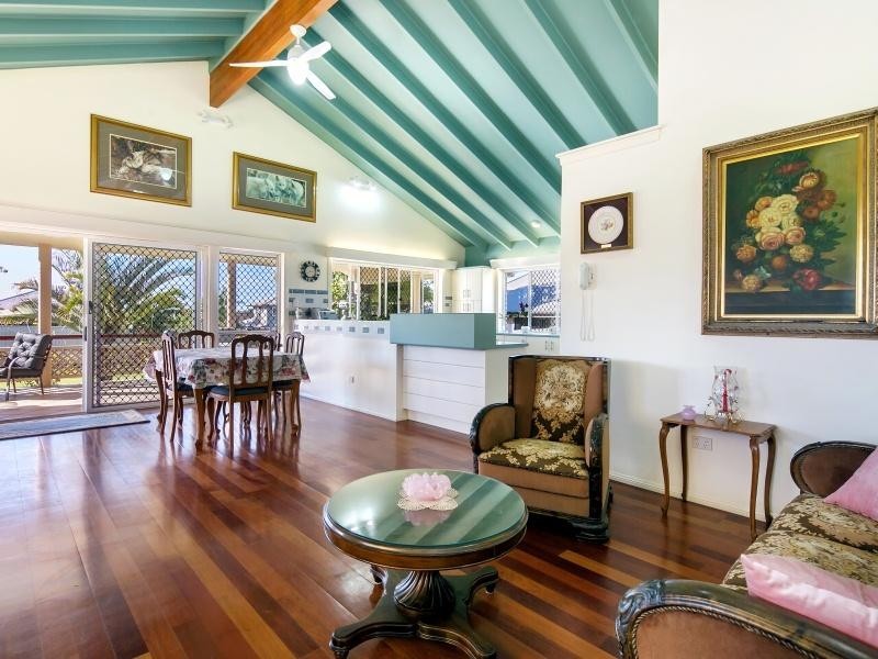 6 Greenvale Court, Little Mountain QLD 4551