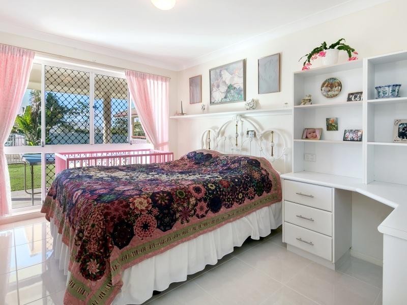 6 Greenvale Court, Little Mountain QLD 4551