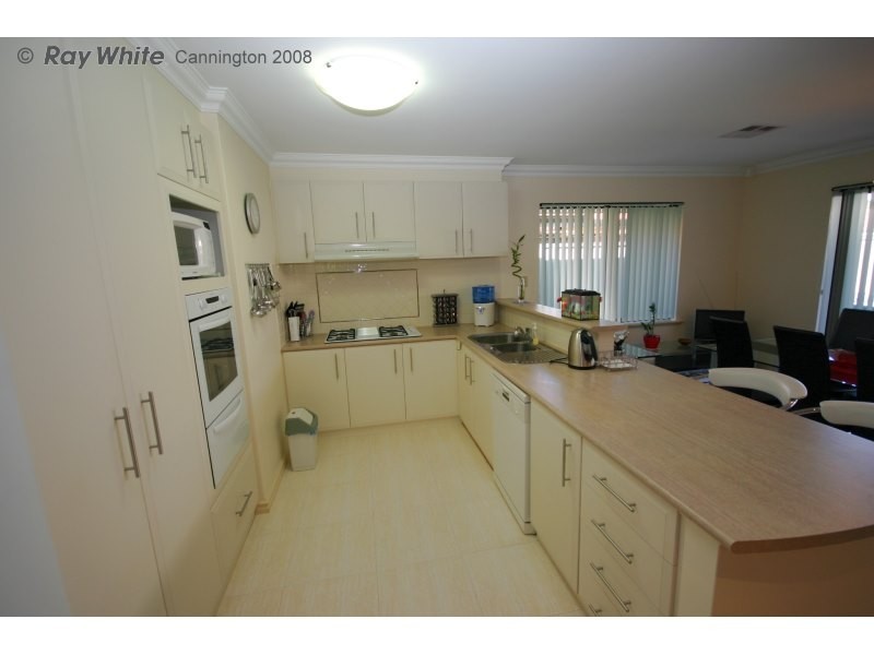 2/26 Highbury Crescent, Beckenham WA 6107