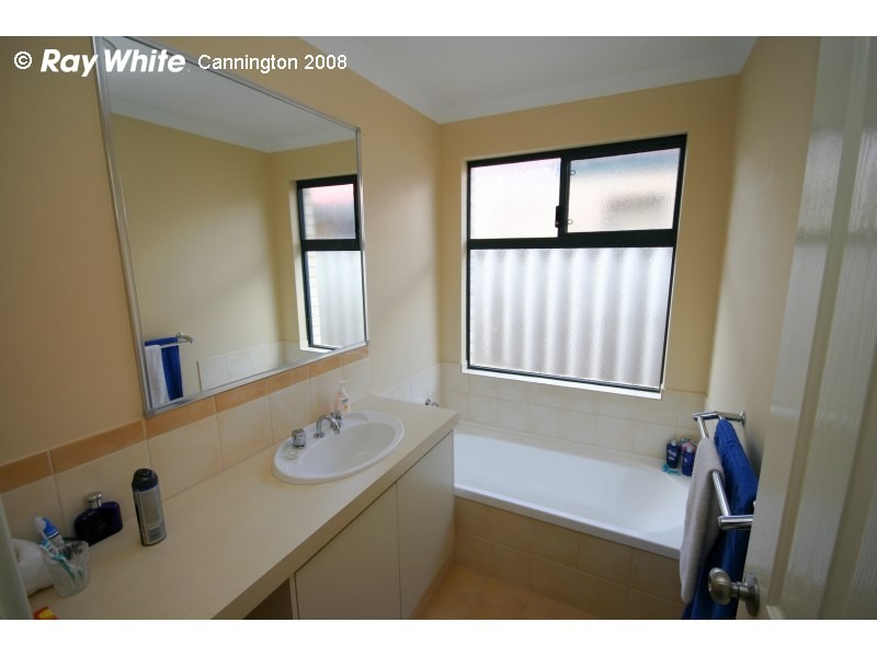 3/13 Civic Gardens, Cannington WA 6107