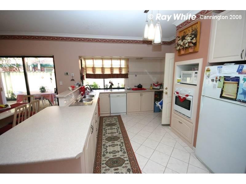 19 Dabchick Close, East Cannington WA 6107