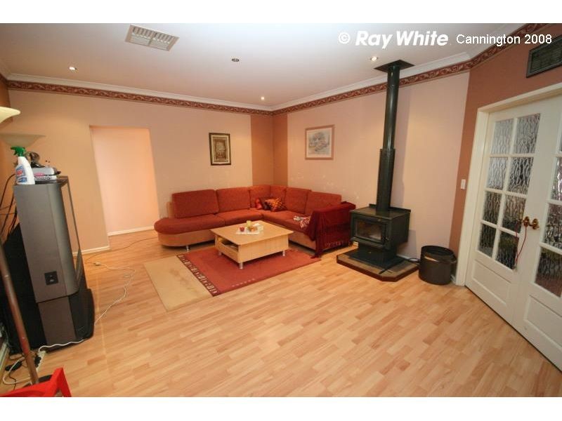 19 Dabchick Close, East Cannington WA 6107