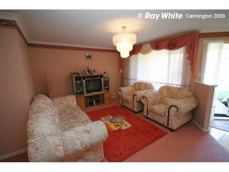 19 Dabchick Close, East Cannington WA 6107