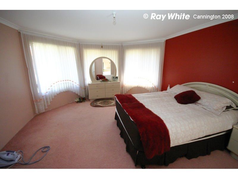 19 Dabchick Close, East Cannington WA 6107