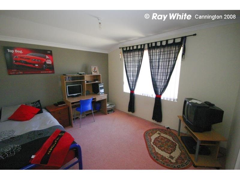 19 Dabchick Close, East Cannington WA 6107