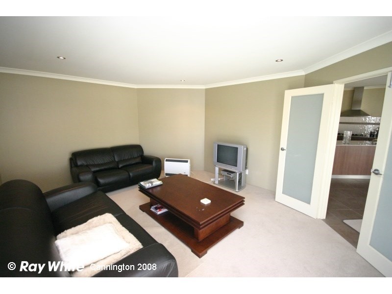 11 Palmerston Street, St James WA 6102