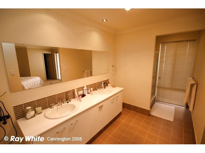 11 Palmerston Street, St James WA 6102