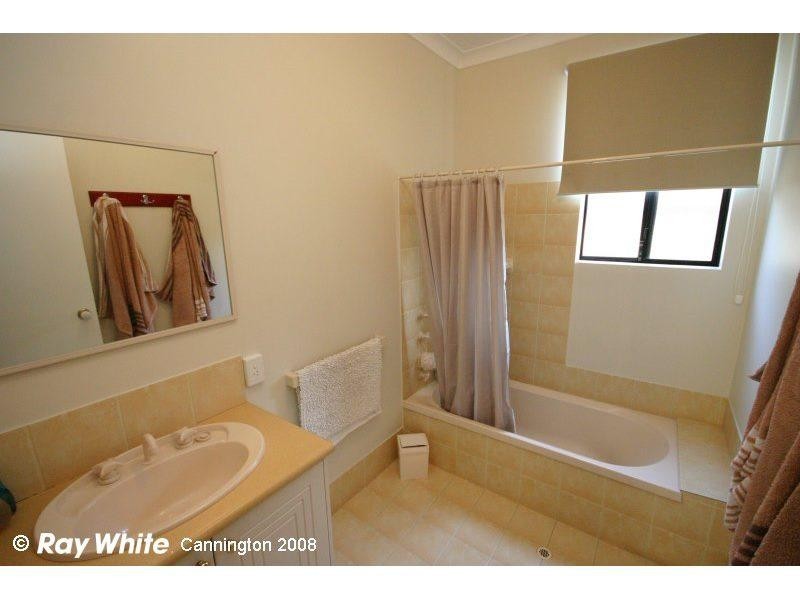 12 Walton Street, Queens Park WA 6107