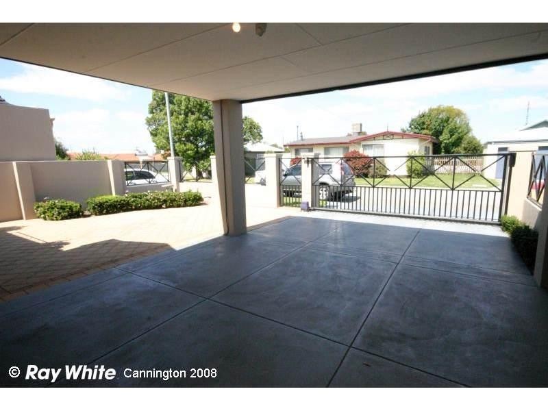 12 Walton Street, Queens Park WA 6107
