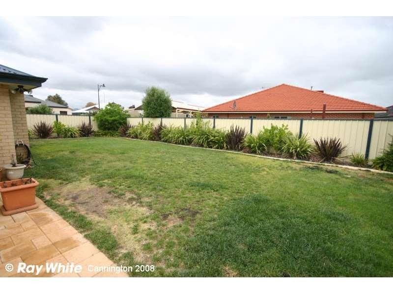 27 Beaumont Parkway, Success WA 6164