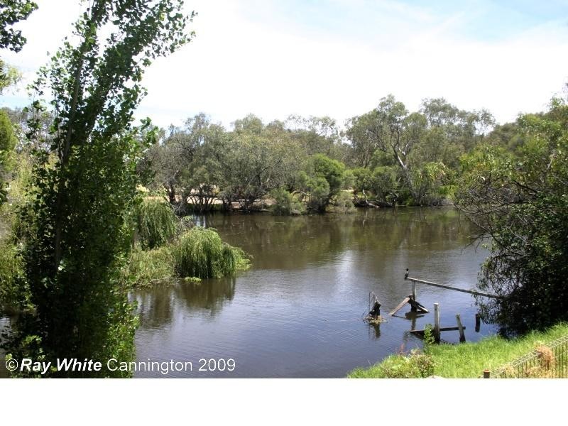 32 Highbury Crescent, Beckenham WA 6107