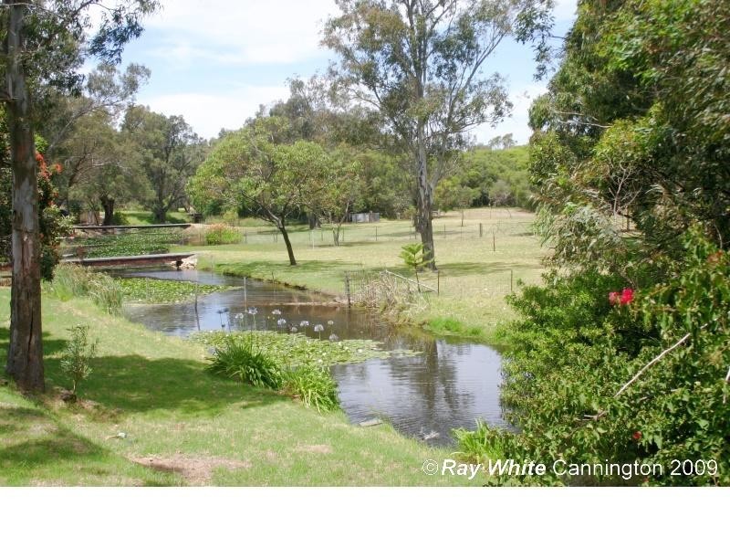 32 Highbury Crescent, Beckenham WA 6107