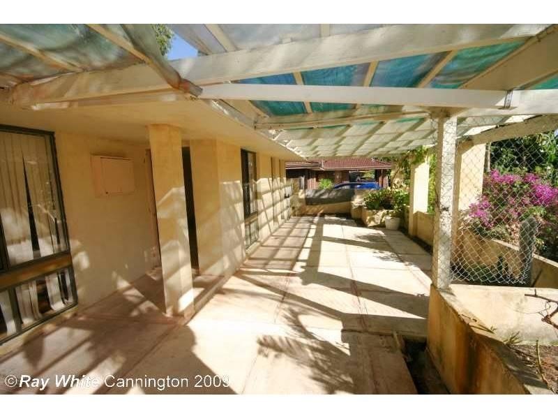 11 Levine Court, Thornlie WA 6108