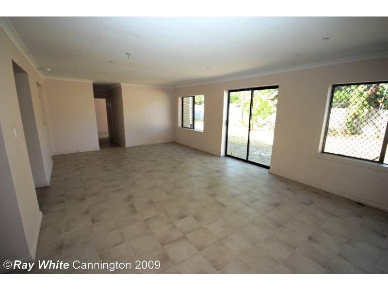 11 Levine Court, Thornlie WA 6108