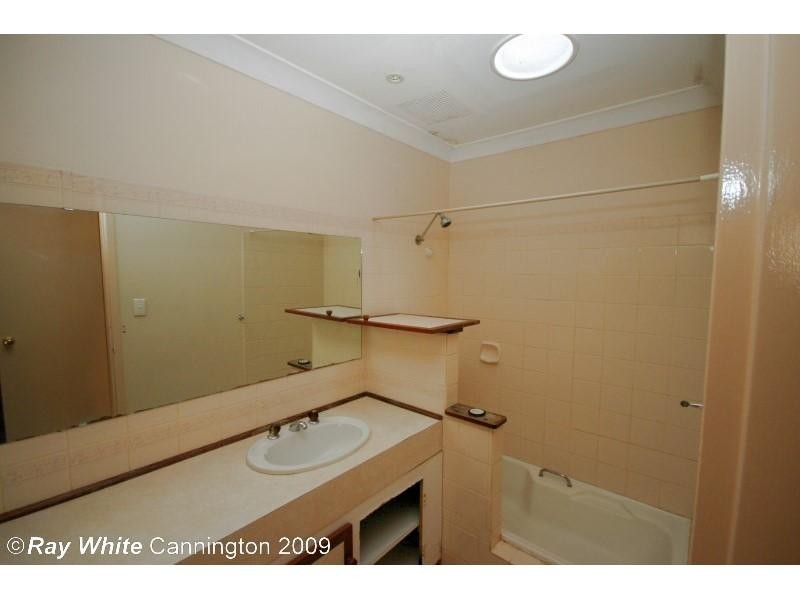 11 Levine Court, Thornlie WA 6108