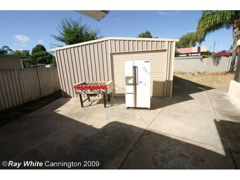11 Levine Court, Thornlie WA 6108