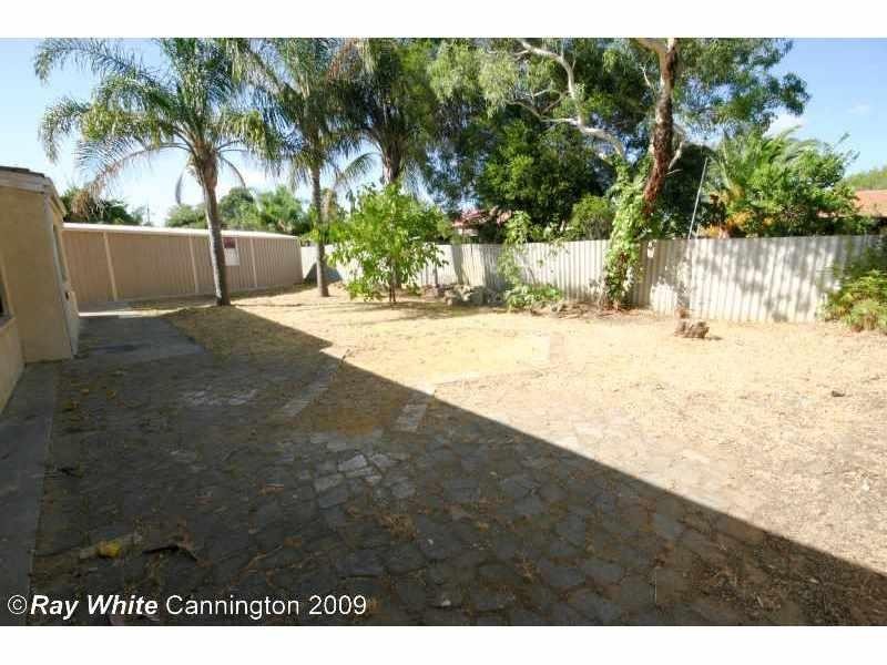 11 Levine Court, Thornlie WA 6108