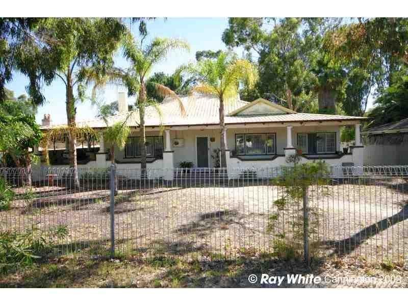 8 Central Terrace, Beckenham WA 6107