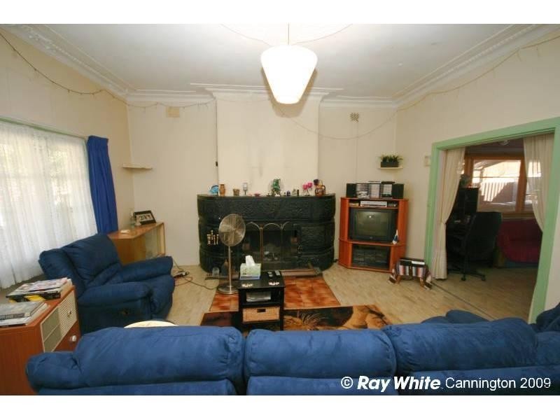 8 Central Terrace, Beckenham WA 6107