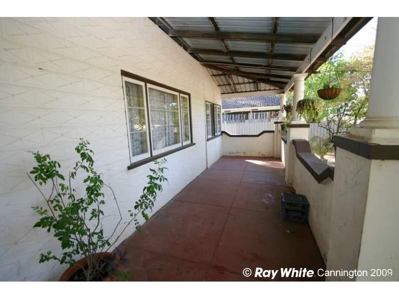 8 Central Terrace, Beckenham WA 6107