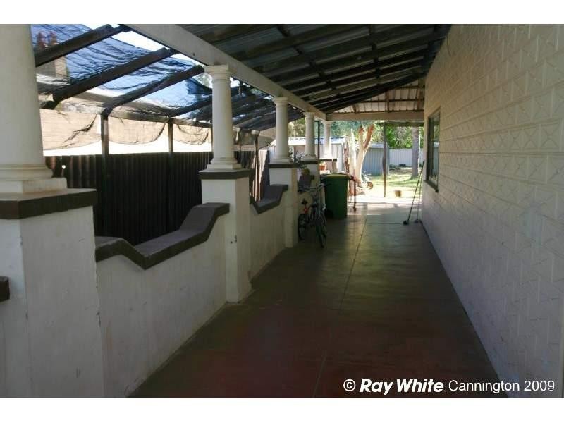 8 Central Terrace, Beckenham WA 6107