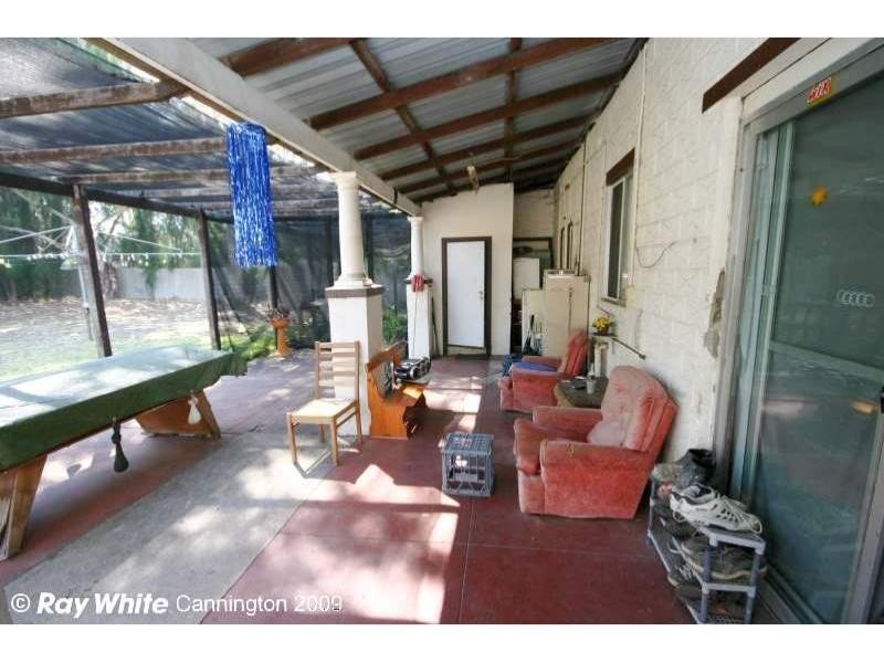 8 Central Terrace, Beckenham WA 6107