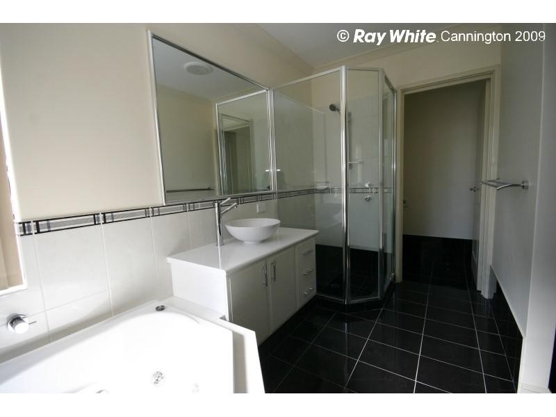 4 Tulip Way, East Cannington WA 6107