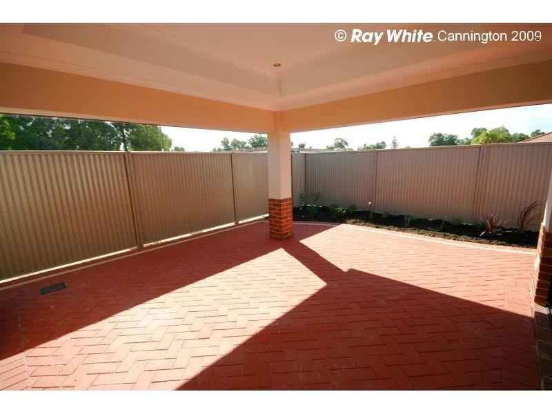 4 Tulip Way, East Cannington WA 6107