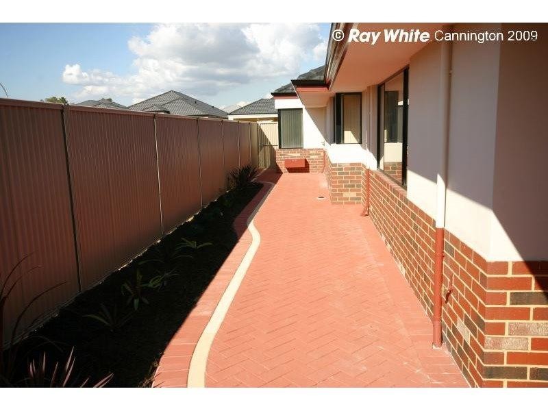 4 Tulip Way, East Cannington WA 6107