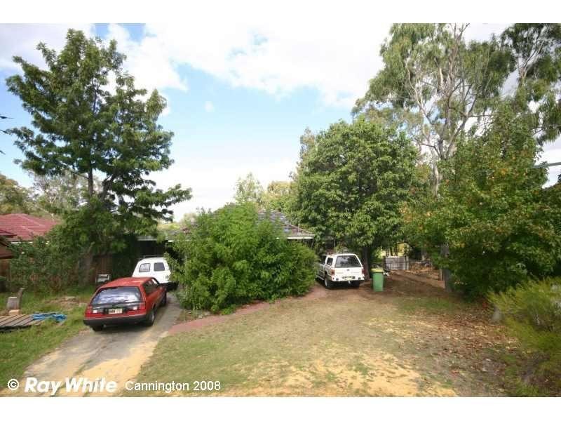 30 Highbury Crescent, Beckenham WA 6107