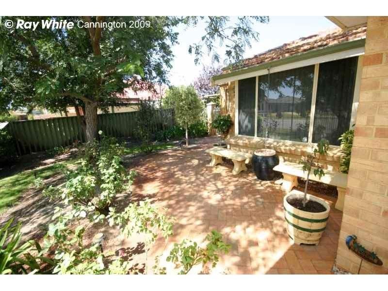 6 Carpenteria Crescent, Kenwick WA 6107