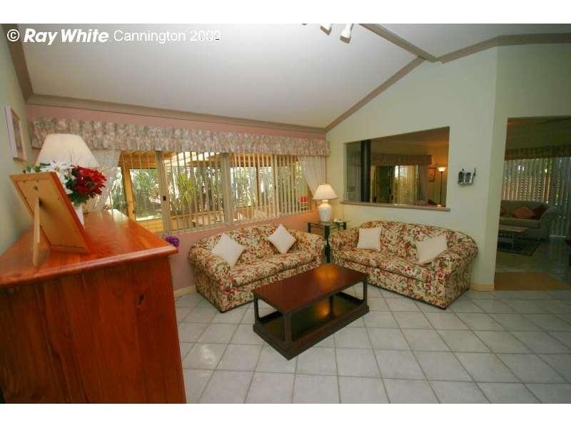 6 Carpenteria Crescent, Kenwick WA 6107