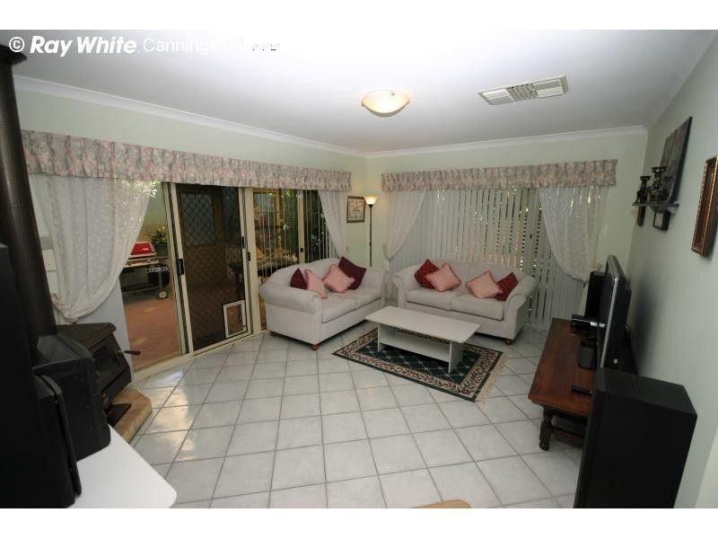 6 Carpenteria Crescent, Kenwick WA 6107