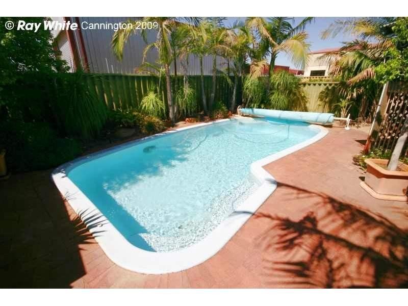 6 Carpenteria Crescent, Kenwick WA 6107