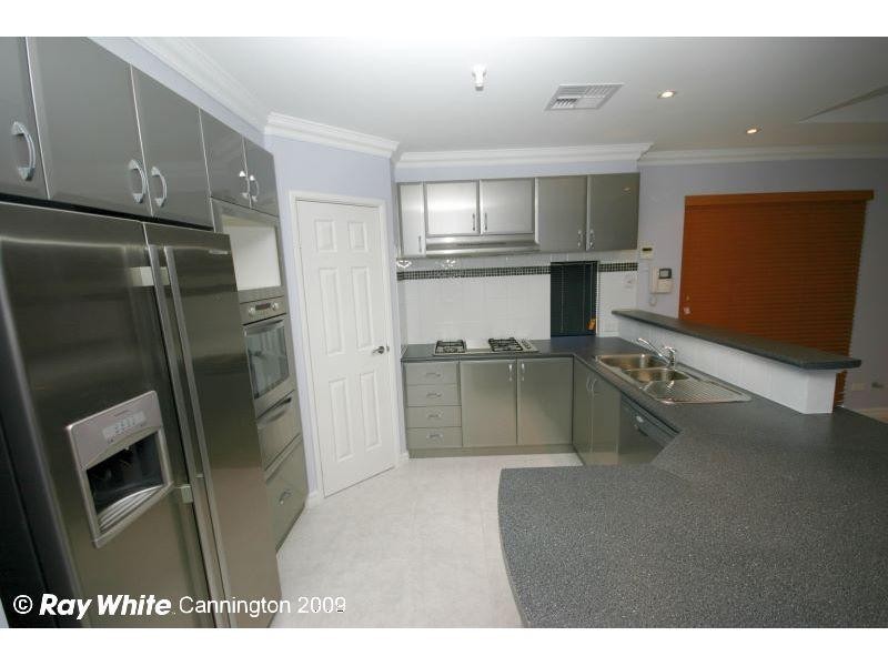 14 Walton Street, Queens Park WA 6107