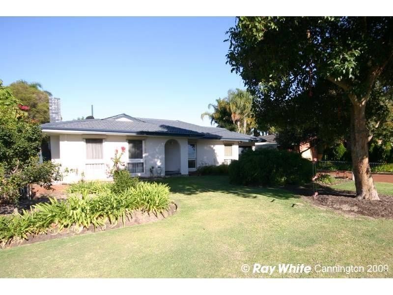 11 Lorenzo Street, Thornlie WA 6108