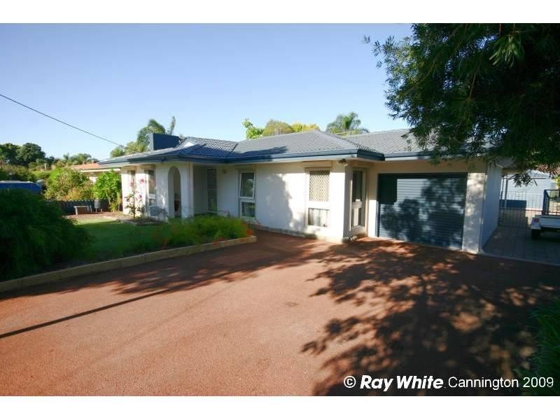 11 Lorenzo Street, Thornlie WA 6108