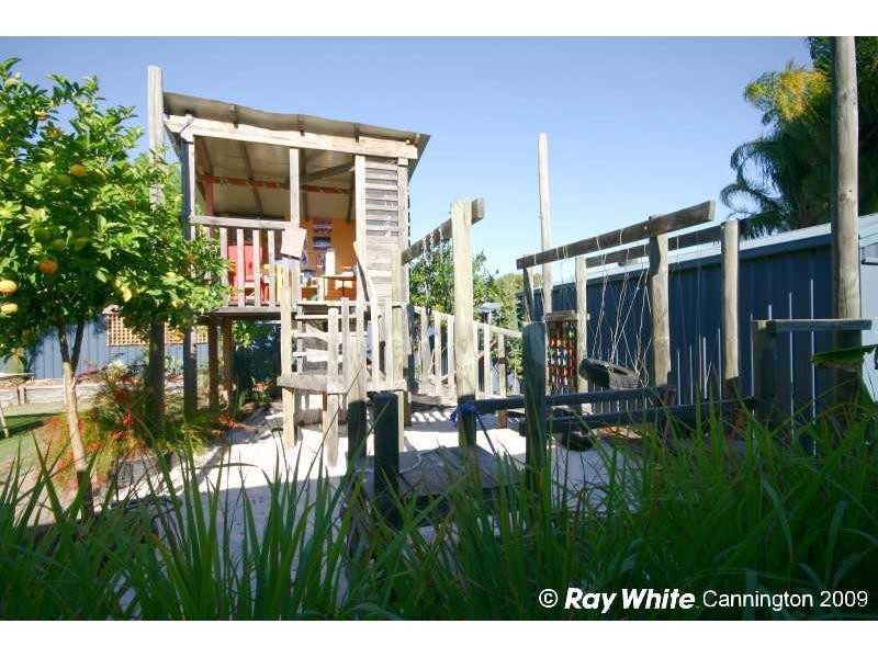 11 Lorenzo Street, Thornlie WA 6108