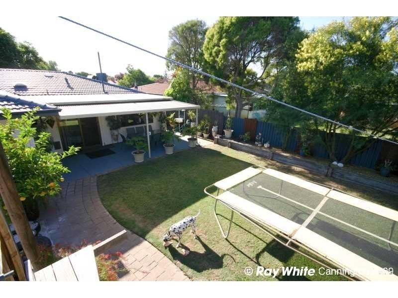 11 Lorenzo Street, Thornlie WA 6108