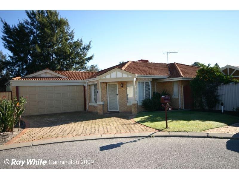 7 Bull Place, Queens Park WA 6107