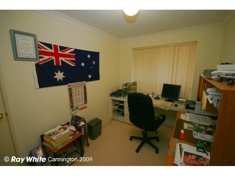 7 Bull Place, Queens Park WA 6107