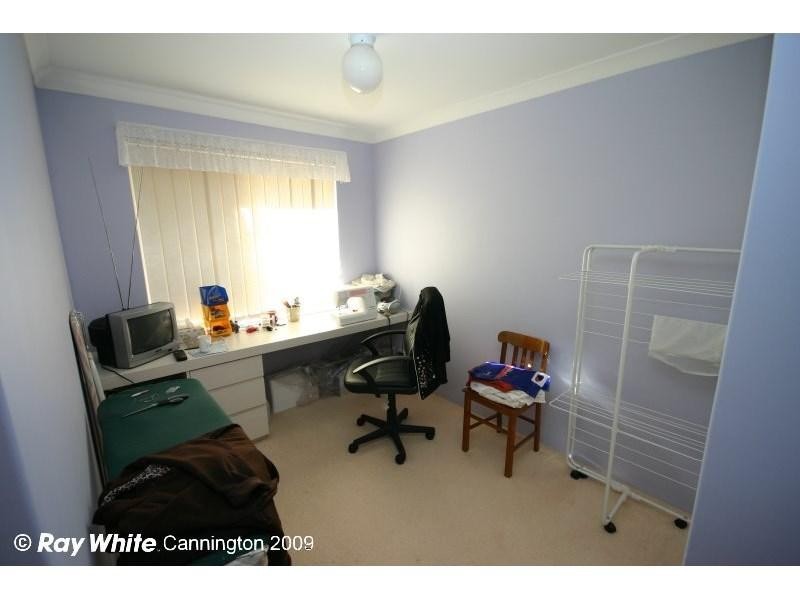 7 Bull Place, Queens Park WA 6107