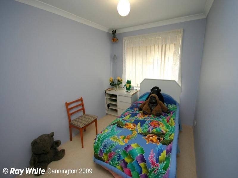 7 Bull Place, Queens Park WA 6107