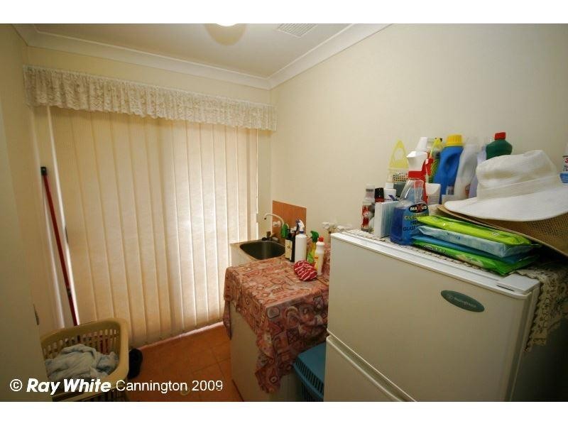 7 Bull Place, Queens Park WA 6107