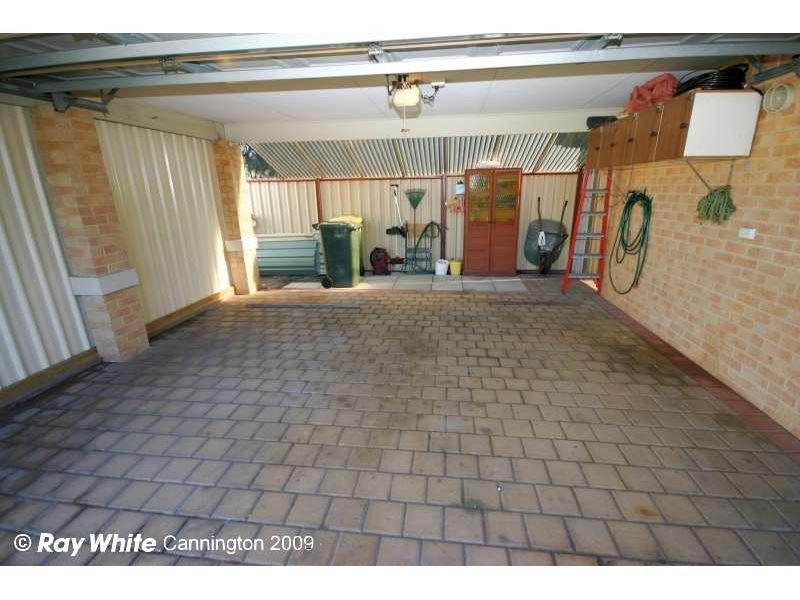 7 Bull Place, Queens Park WA 6107